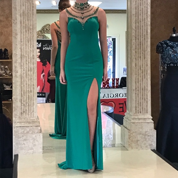 Prom dress - Picture 1 of 2